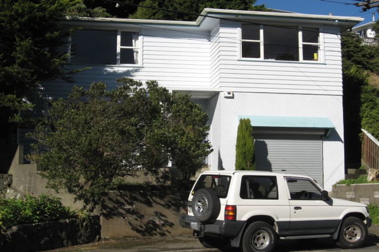 Photo of property in 13 Lomond Street, Newlands, Wellington, 6037