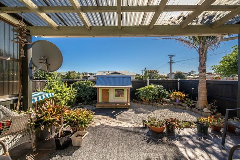 Photo of property in 92 Russell Street, Westport, 7825