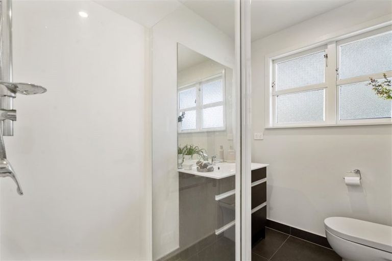 Photo of property in 132 Lancaster Road, Beach Haven, Auckland, 0626