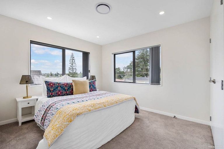 Photo of property in 12a Sheridan Drive, New Lynn, Auckland, 0600