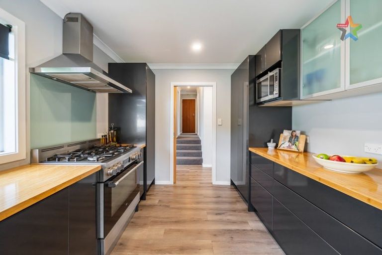 Photo of property in 12 Waipuna Grove, Stokes Valley, Lower Hutt, 5019