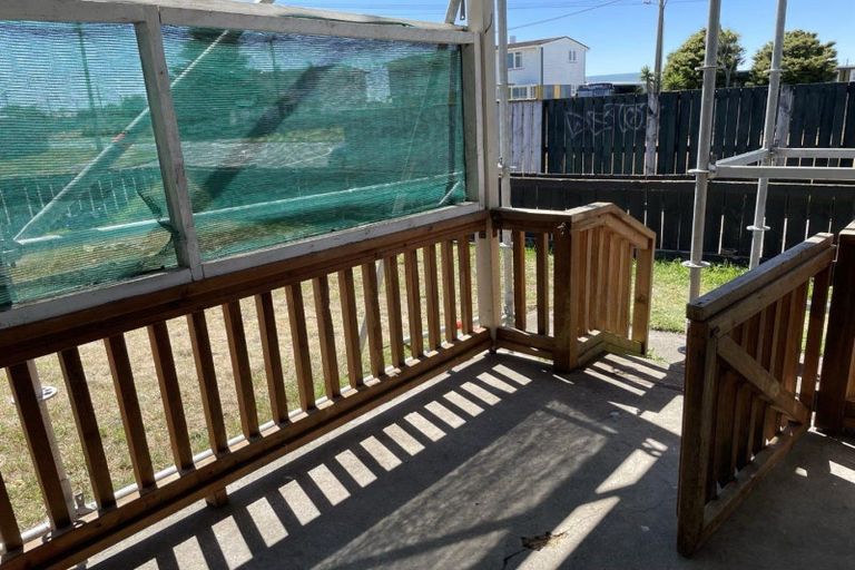 Photo of property in 8 Matipo Street, Castlecliff, Whanganui, 4501
