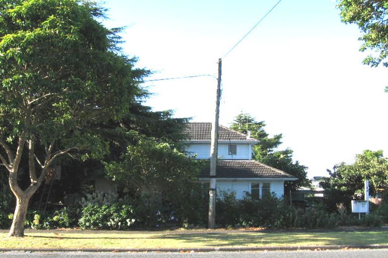 Photo of property in 40 Islington Avenue, New Lynn, Auckland, 0600