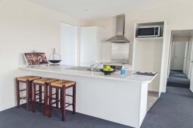 Photo of property in 54a Meadowood Drive, Unsworth Heights, Auckland, 0632