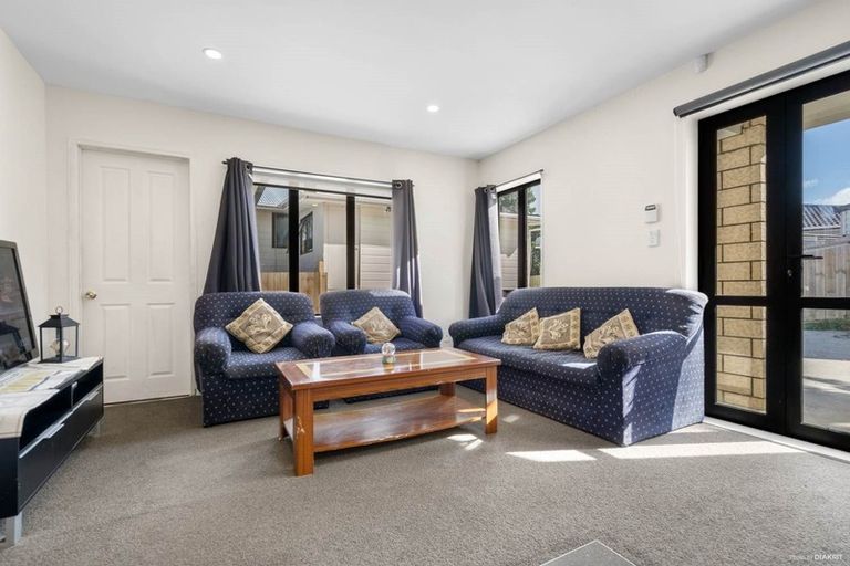 Photo of property in 52 Everglade Drive, Goodwood Heights, Auckland, 2105