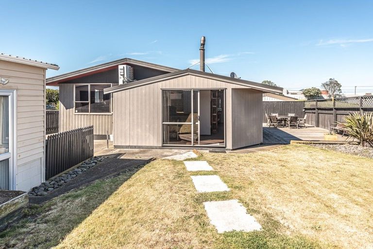 Photo of property in 64 Hinau Street, Castlecliff, Whanganui, 4501