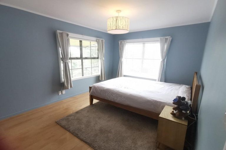 Photo of property in 17 Palmetto Place, Goodwood Heights, Auckland, 2105