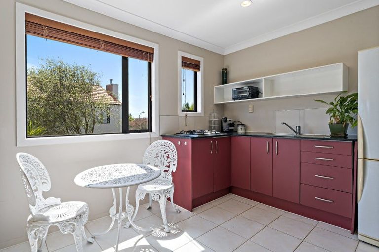 Photo of property in 11 Mackwell Road, Fairview Heights, Auckland, 0632