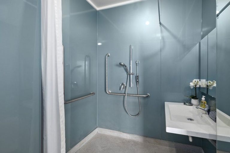 Photo of property in Rona House, 33 Rimu Street, Eastbourne, Lower Hutt, 5013