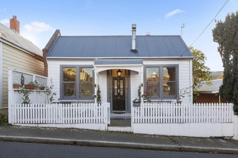 Photo of property in 35 Brownville Crescent, Maori Hill, Dunedin, 9010