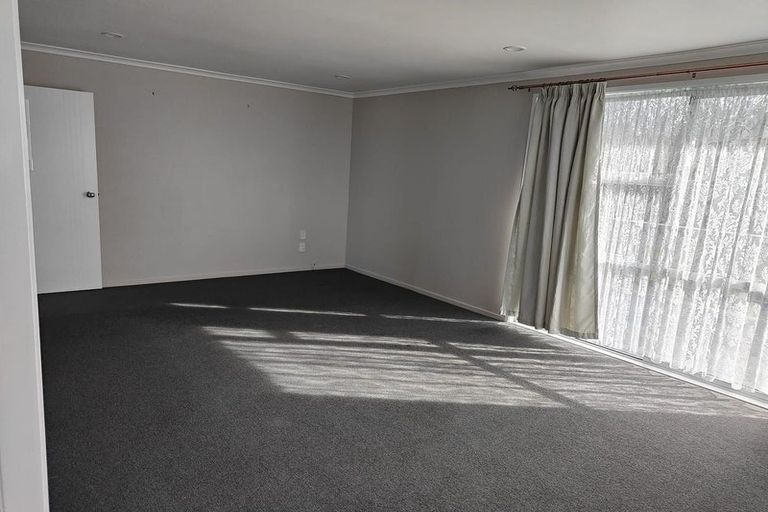 Photo of property in 20 Foyle Place, Glendene, Auckland, 0602