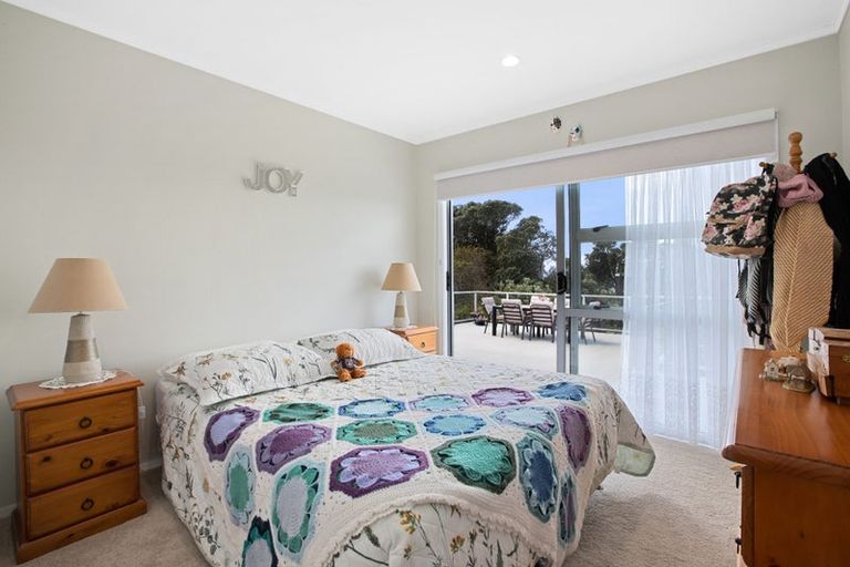 Photo of property in 12 Penguin Street, Leigh, 0985