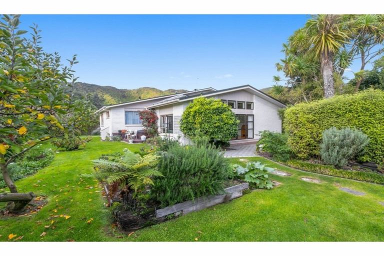 Photo of property in 13a Norton Park Avenue, Fairfield, Lower Hutt, 5011