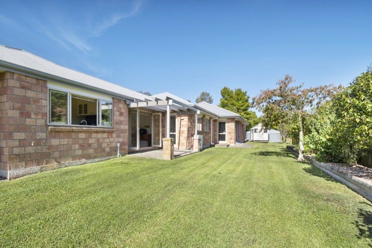 Photo of property in 98 Polson Hill Drive, Aokautere, Palmerston North, 4471