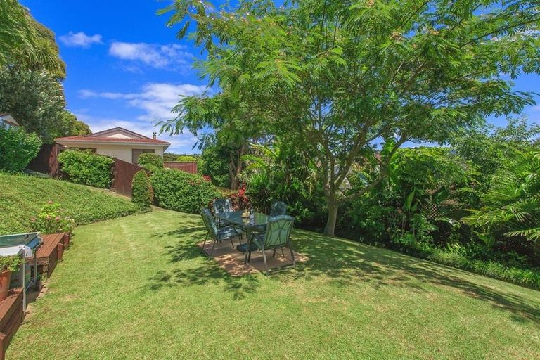 Photo of property in 2/12 Mistletoe Place, Browns Bay, Auckland, 0630