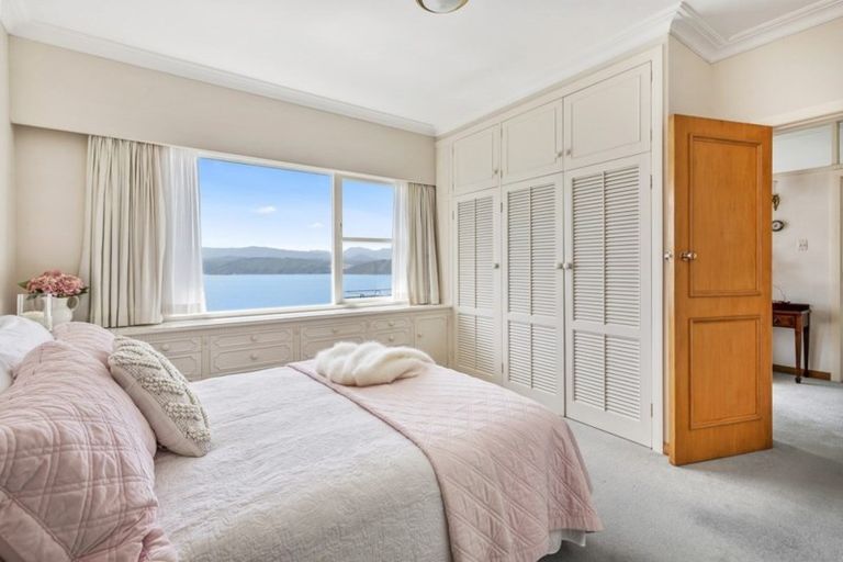 Photo of property in 10 Tai Paku Paku Road, Karaka Bays, Wellington, 6022