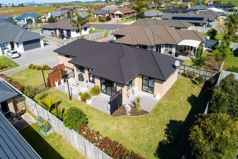 Photo of property in 16 Roto View, One Tree Point, 0118