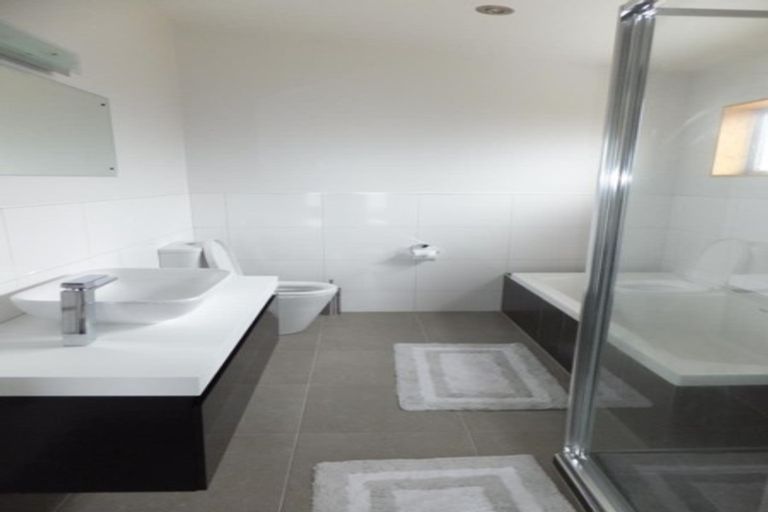 Photo of property in 217 Mark Avenue, Grenada Village, Wellington, 6037