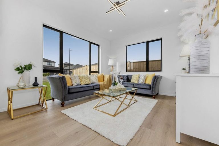 Photo of property in 35 Kaitiaki Drive, Clarks Beach, 2122