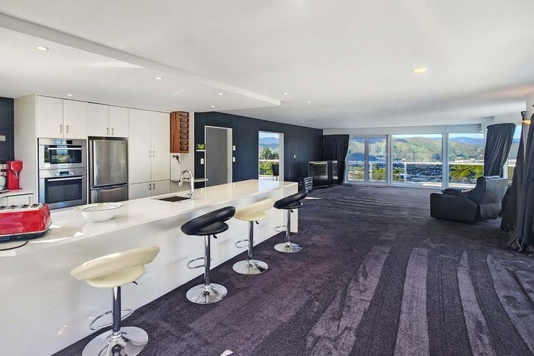 Photo of property in 75 Viewmont Drive, Harbour View, Lower Hutt, 5010