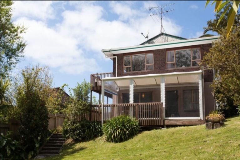 Photo of property in 2/18 Tiri View Place, Waiake, Auckland, 0630