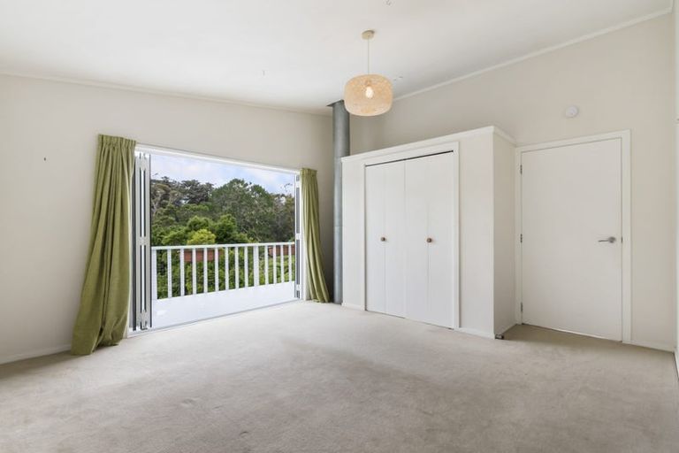 Photo of property in 126 Candia Road, Henderson Valley, Auckland, 0614