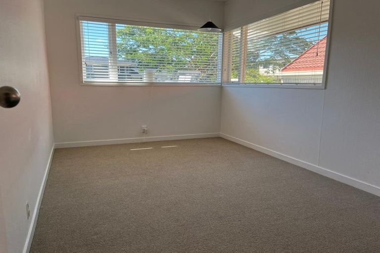 Photo of property in 27 Walpole Avenue, Hillpark, Auckland, 2102
