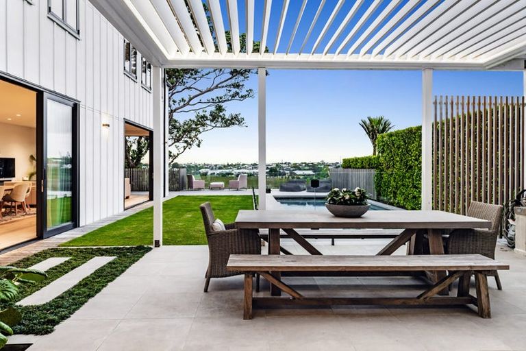 Photo of property in 71a Ngataringa Road, Devonport, Auckland, 0624