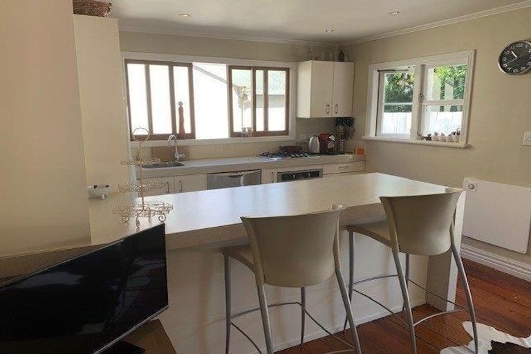 Photo of property in 19 Richmond Road, Brixton, New Plymouth, 4373