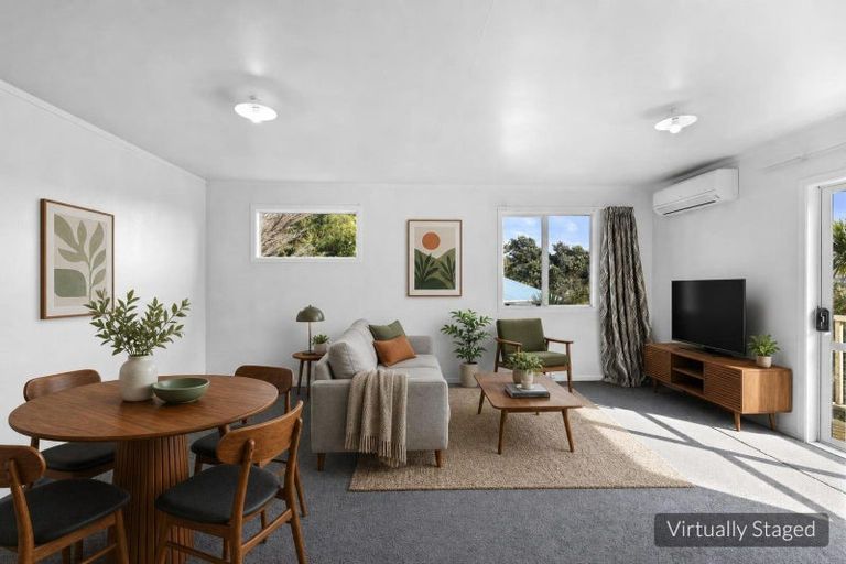 Photo of property in 31b Omega Street, Newlands, Wellington, 6037