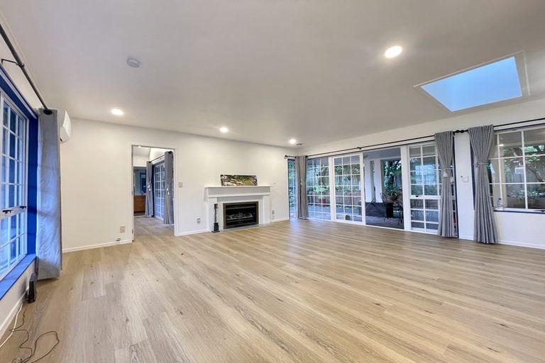 Photo of property in 12 Manu Place, Pinehill, Auckland, 0632