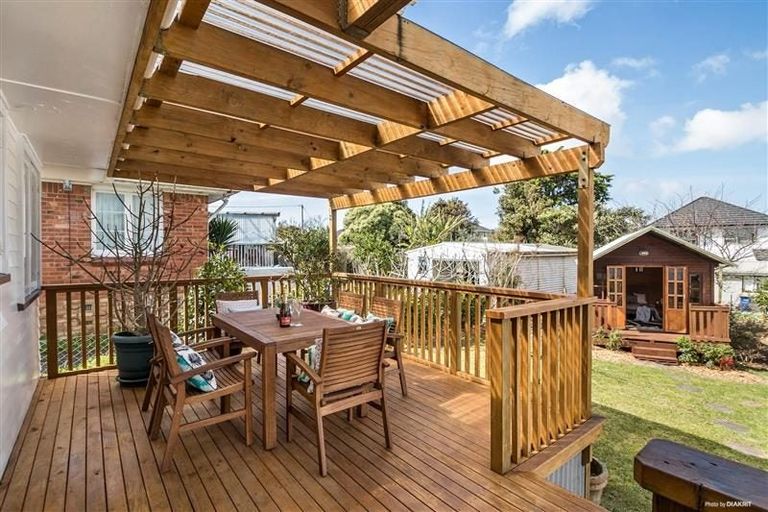 Photo of property in 41 Waipani Road, Te Atatu Peninsula, Auckland, 0610