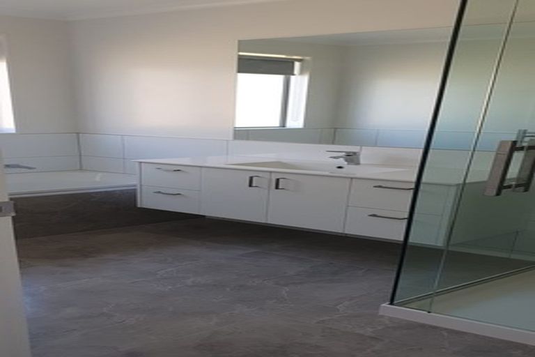 Photo of property in 58 Helenvale Crescent, Pokeno, 2402