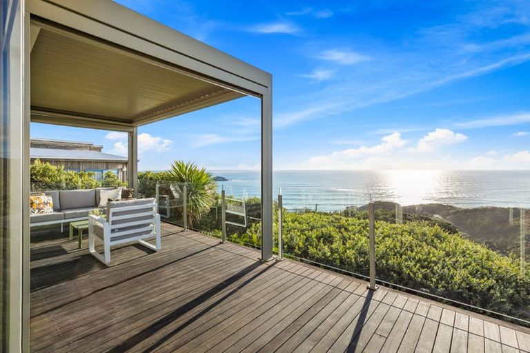 Photo of property in 42 Waitea Road, Muriwai, Waimauku, 0881