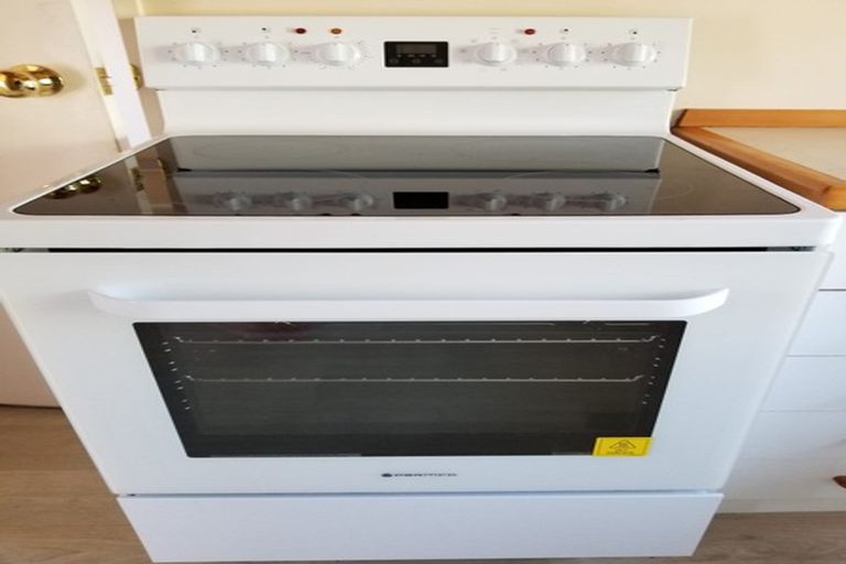 Photo of property in 240a Te Atatu Road, Te Atatu South, Auckland, 0610