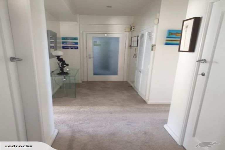 Photo of property in Olympus Flats, 8/280 Oriental Parade, Oriental Bay, Wellington, 6011