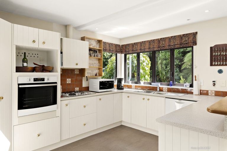 Photo of property in 41 Amapur Drive, Khandallah, Wellington, 6035