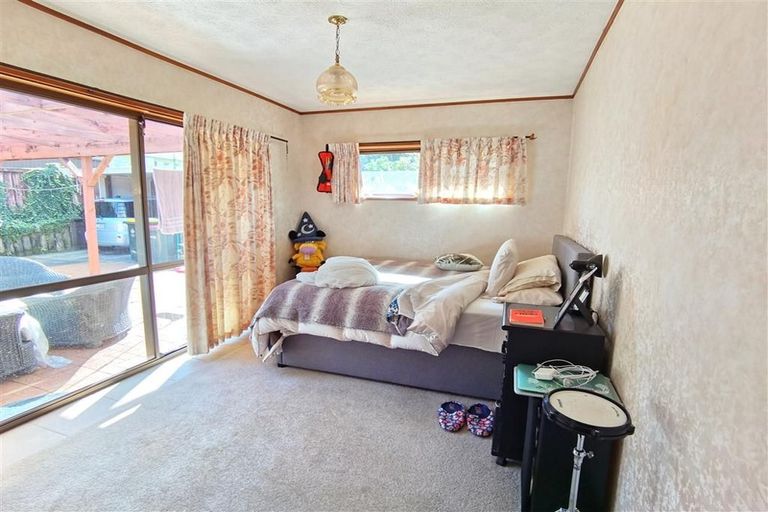 Photo of property in 25 Beechdale Crescent, Pakuranga Heights, Auckland, 2010