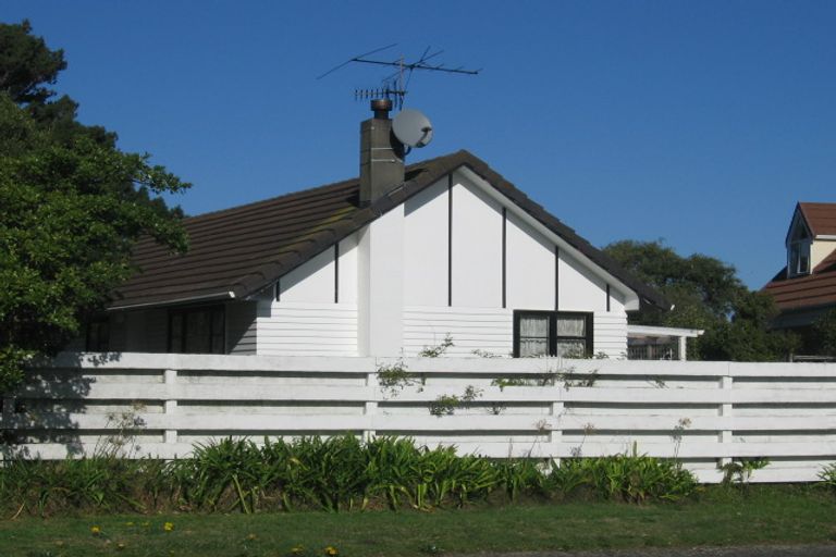 Photo of property in 44 Te Kupe Road, Paraparaumu Beach, Paraparaumu, 5032
