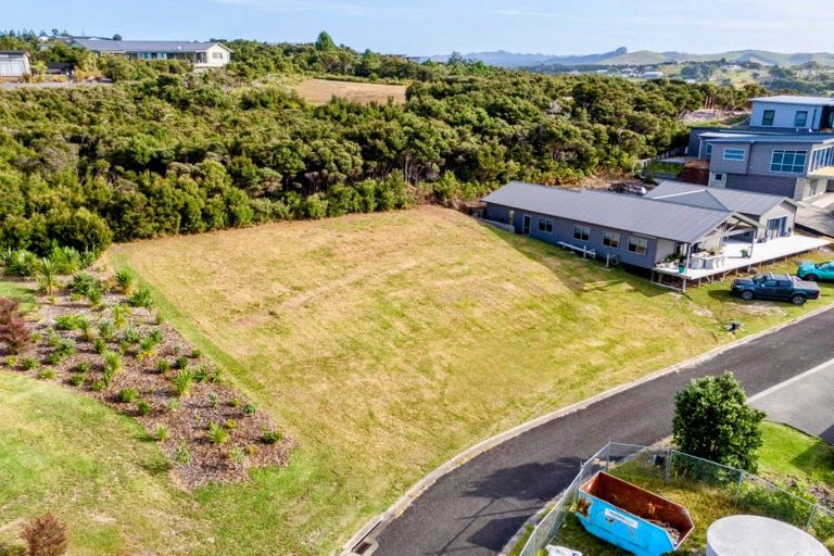 Photo of property in 14 Sunrise Place, Cable Bay, 0420