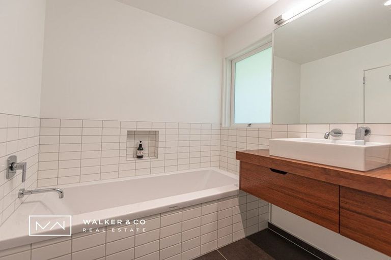 Photo of property in 10 Tiniroa Grove, Silverstream, Upper Hutt, 5019