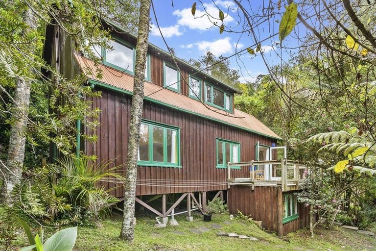 Photo of property in 34 Wood Bay Road, Titirangi, Auckland, 0604