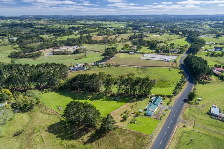 Photo of property in 182 Amreins Road, Taupaki, Henderson, 0782