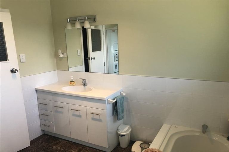 Photo of property in 36 Gilbert Street, New Plymouth, 4310