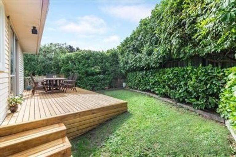 Photo of property in 1/50 Bond Crescent, Forrest Hill, Auckland, 0620