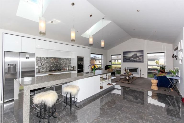 Photo of property in 7 St Andrews Parkway, Waiwhakaiho, New Plymouth, 4312