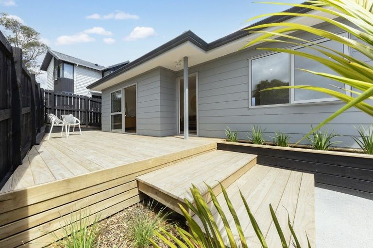 Photo of property in 58a Cedar Heights Avenue, Massey, Auckland, 0614