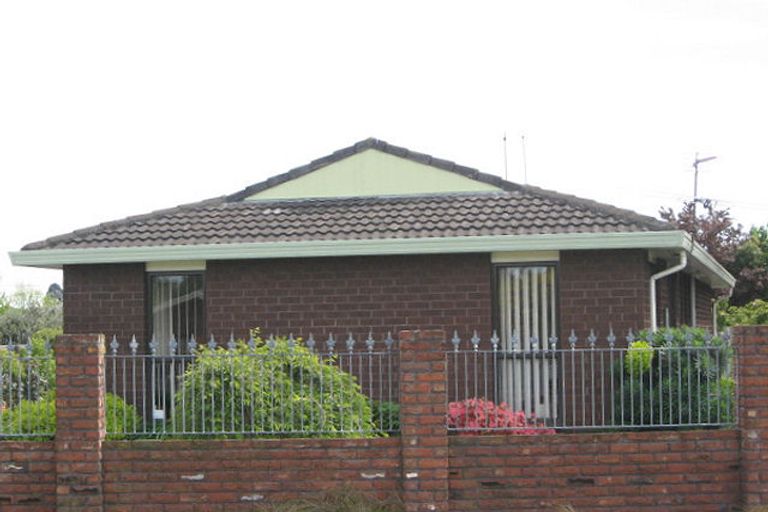 Photo of property in 23 Momorangi Crescent, Redwood, Christchurch, 8051