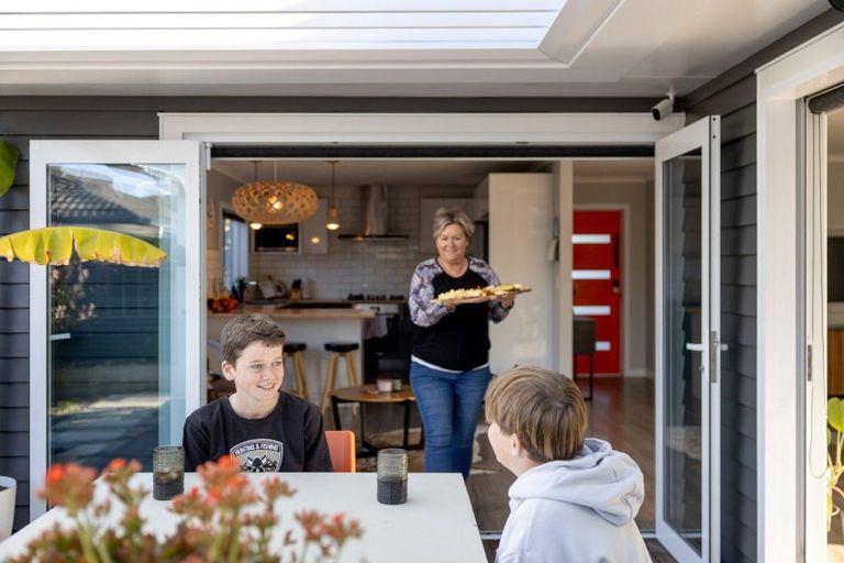 Photo of property in 28 Araroa Place, Papamoa Beach, Papamoa, 3118