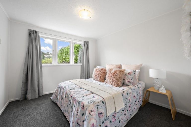 Photo of property in 18 Spenmoor Street, Newlands, Wellington, 6037